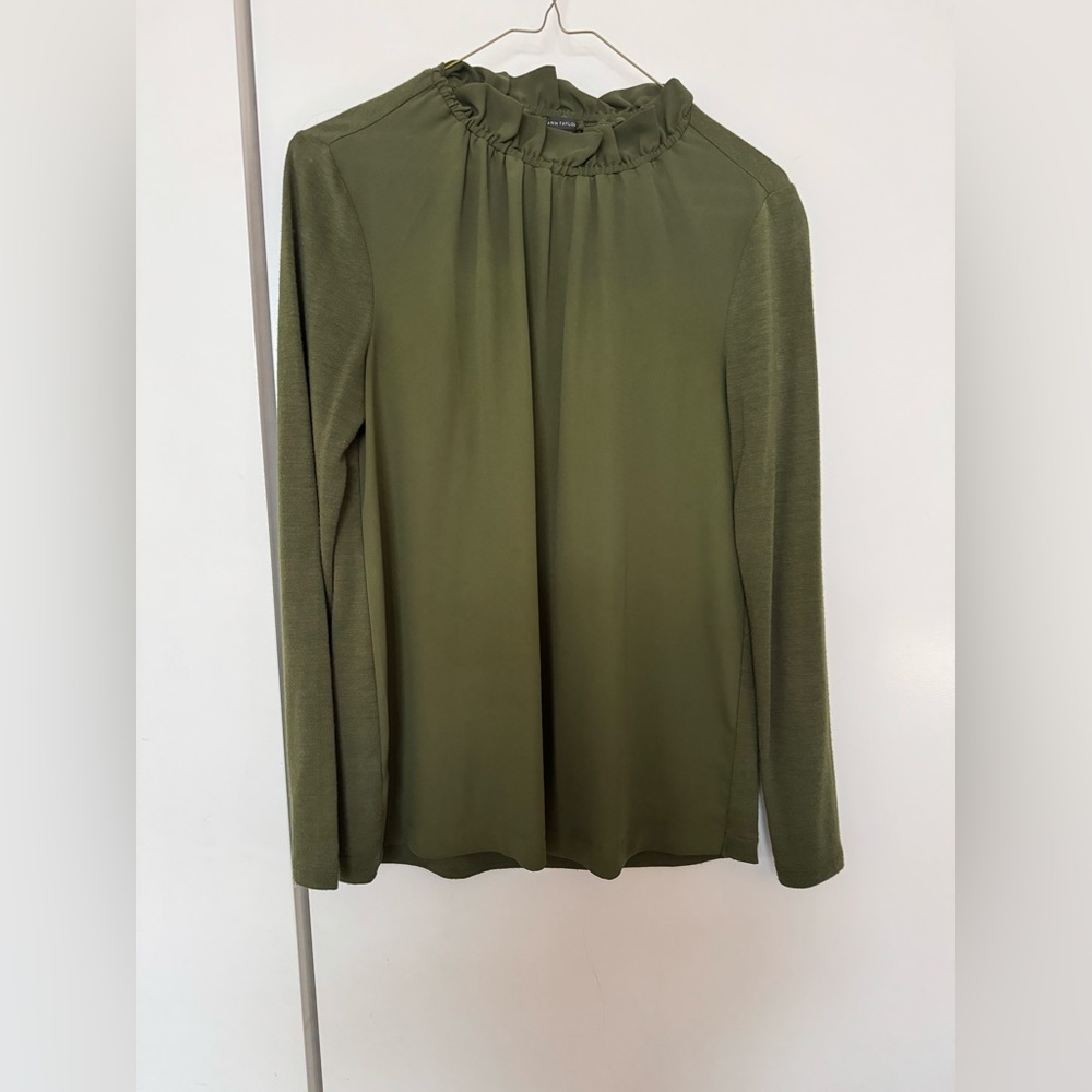 Ann Taylor XS olive green turtle neck